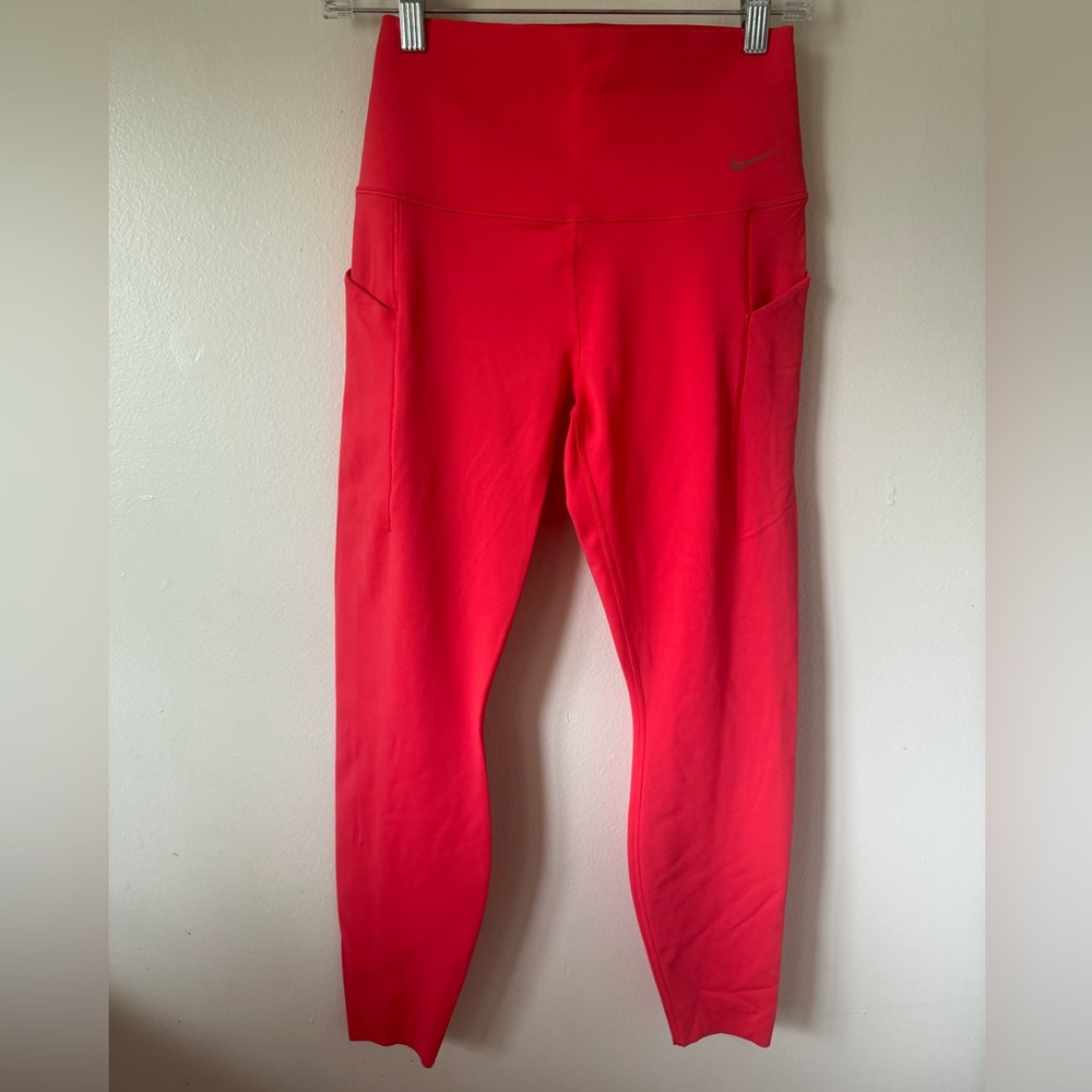 Nike EUC Universa Medium-Support High-Waisted 7/8 Leggings with Pockets
